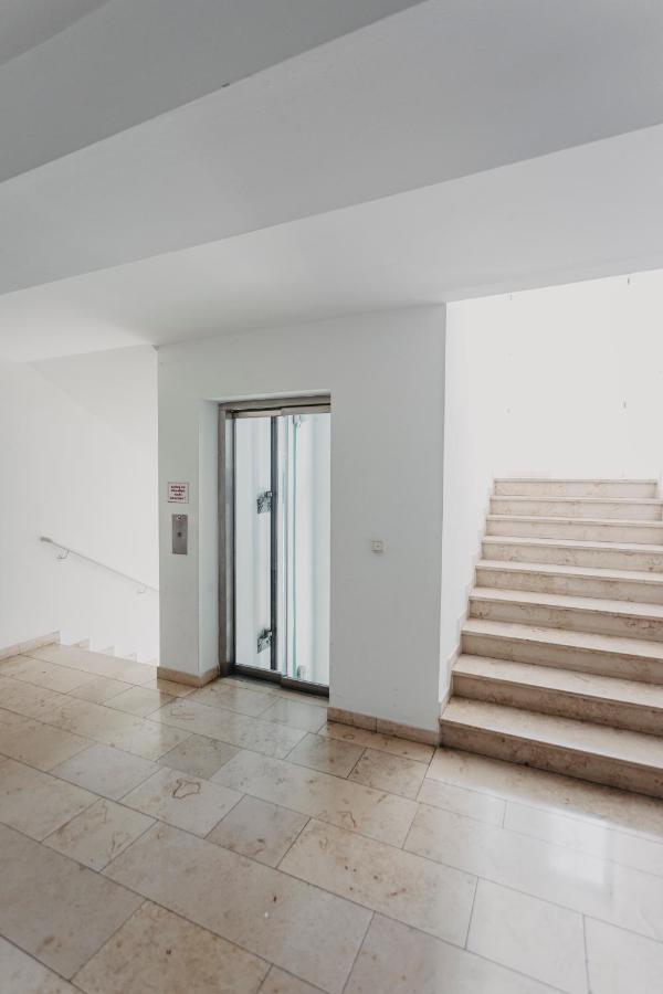 Traber Apartments Im Herzen Leipzigs Balkon Parkplatz Exteriör bild