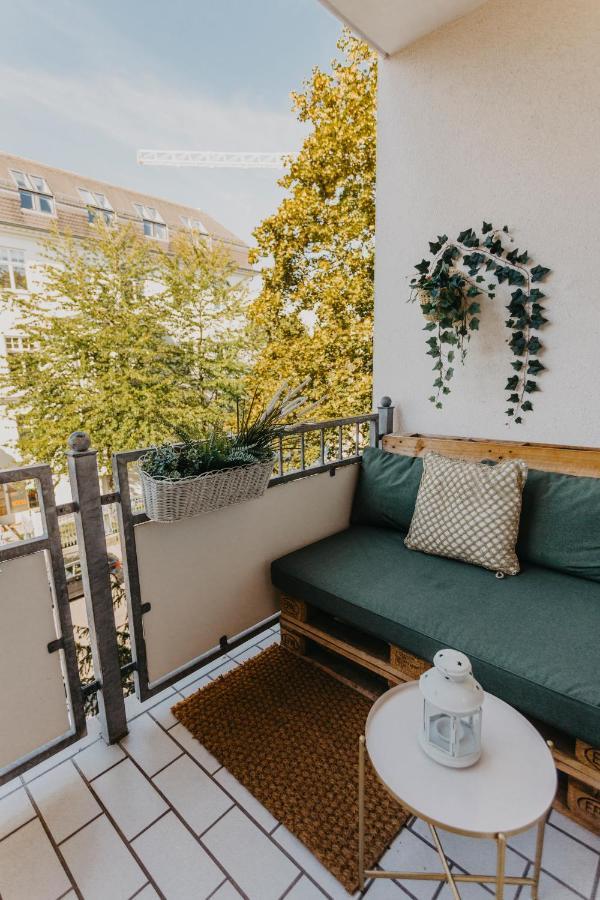 Traber Apartments Im Herzen Leipzigs Balkon Parkplatz Exteriör bild