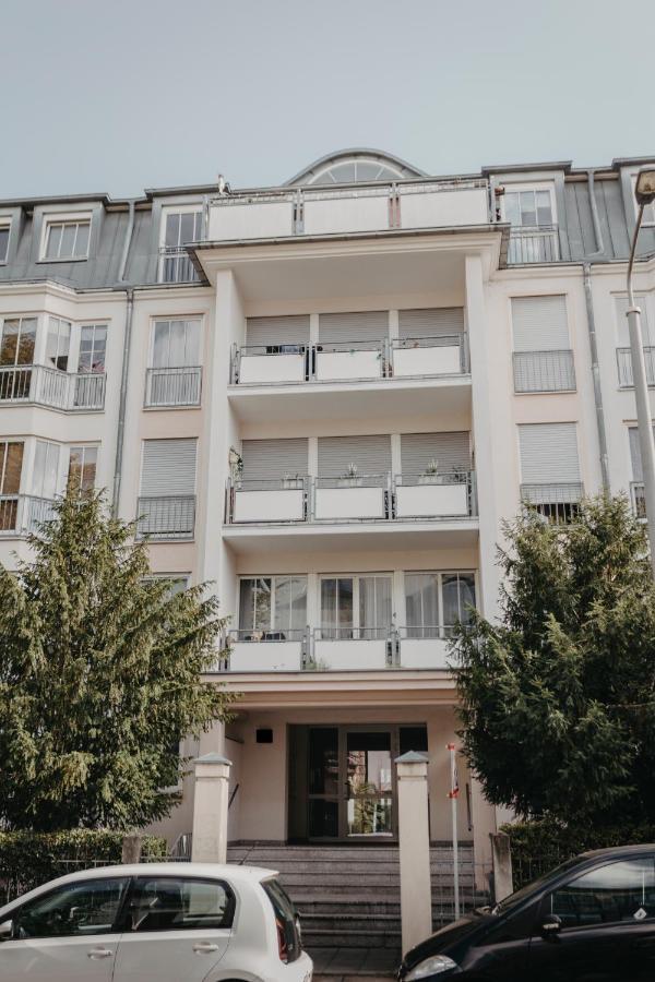 Traber Apartments Im Herzen Leipzigs Balkon Parkplatz Exteriör bild